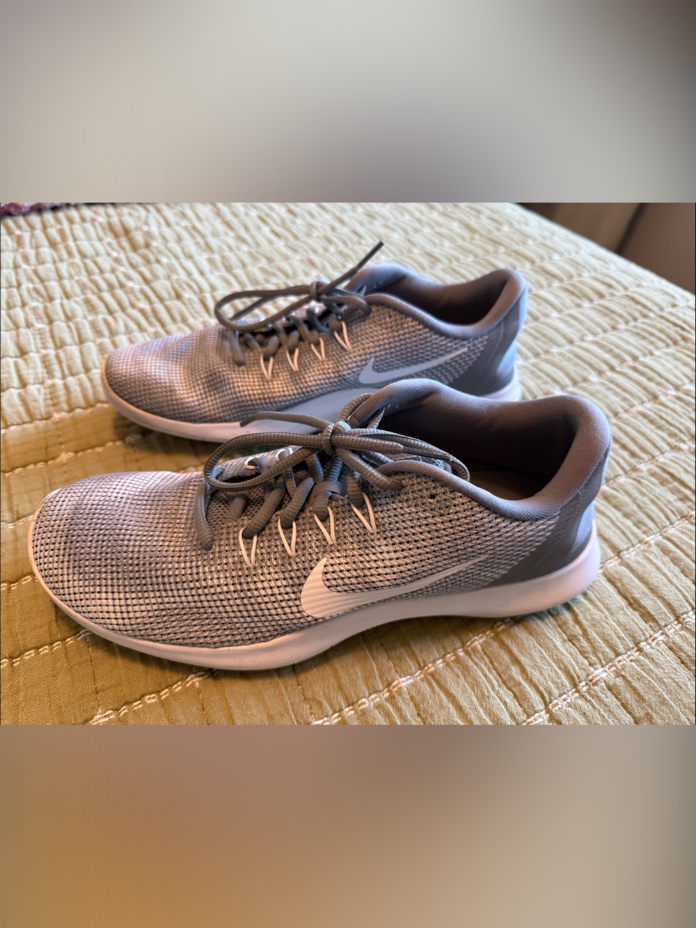 Nike Men’s Light Gray Mesh Running Sneakers